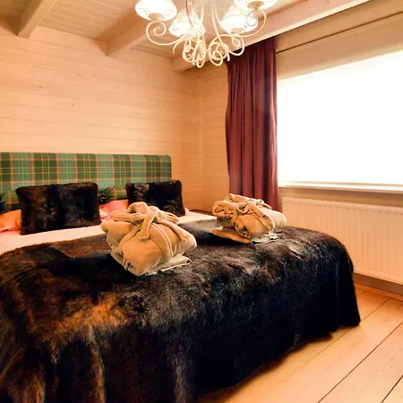 شاليه Lush In With Sauna