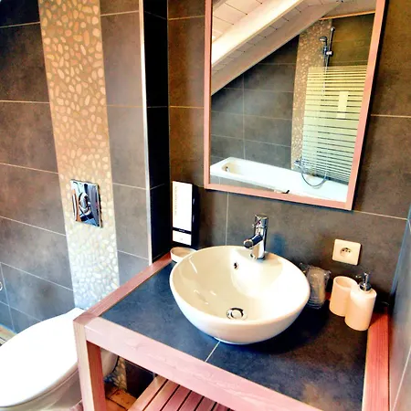 شاليه Lush In With Sauna